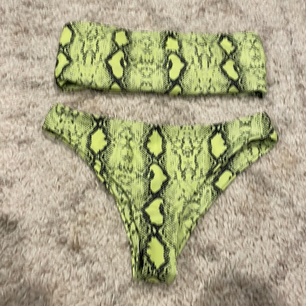 NWOT 2 PC BANDEAU STYLE BIKINI